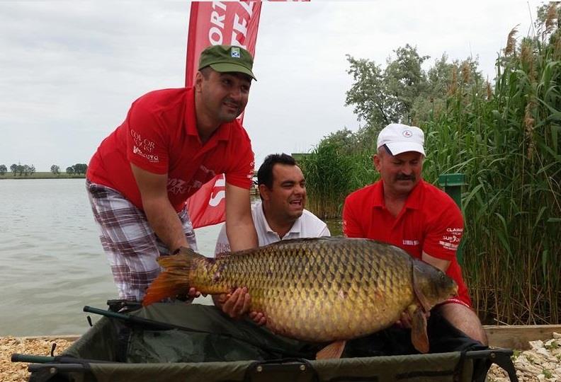 RECORD LA CORBU: Echipa Senzor a prins un crap de 29,45 kg cu fir de 0,18mm